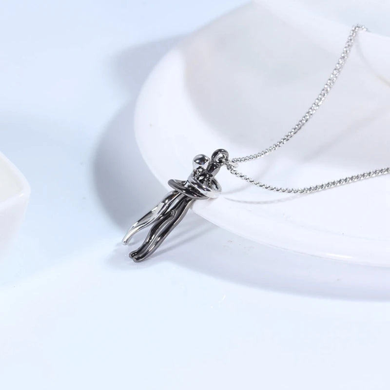 Exquisite Couple Hugging Pendant Necklace For Women Fashion