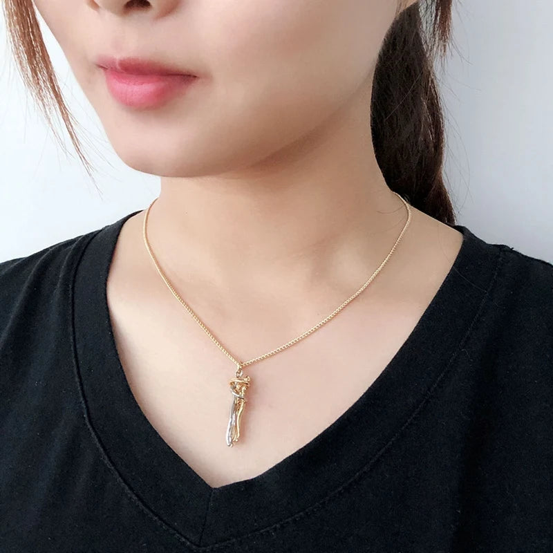 Exquisite Couple Hugging Pendant Necklace For Women Fashion