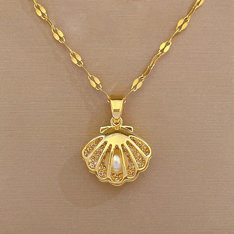 Exquisite French Hollow Shell Pearl Necklace Light Luxury Personality