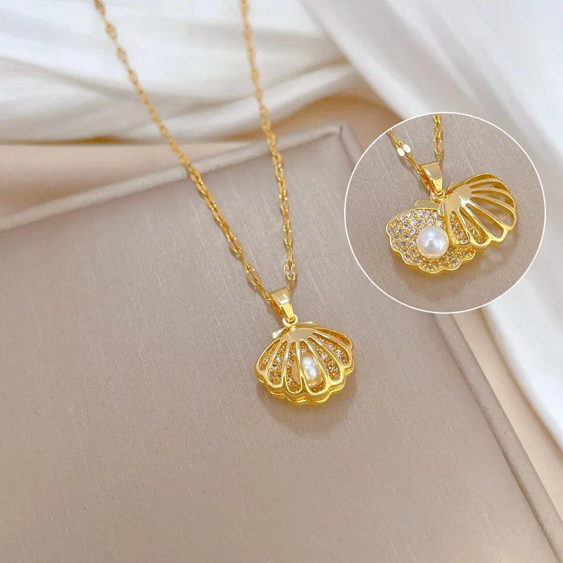 Exquisite French Hollow Shell Pearl Necklace Light Luxury Personality