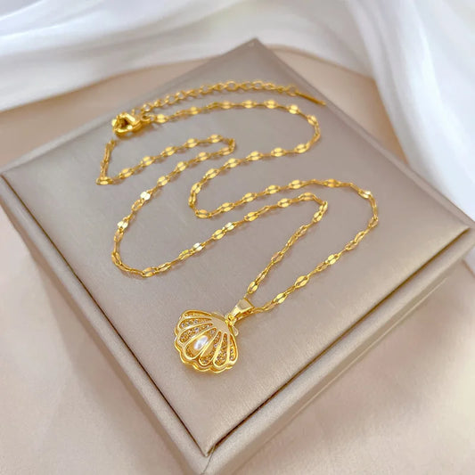Exquisite French Hollow Shell Pearl Necklace Light Luxury Personality